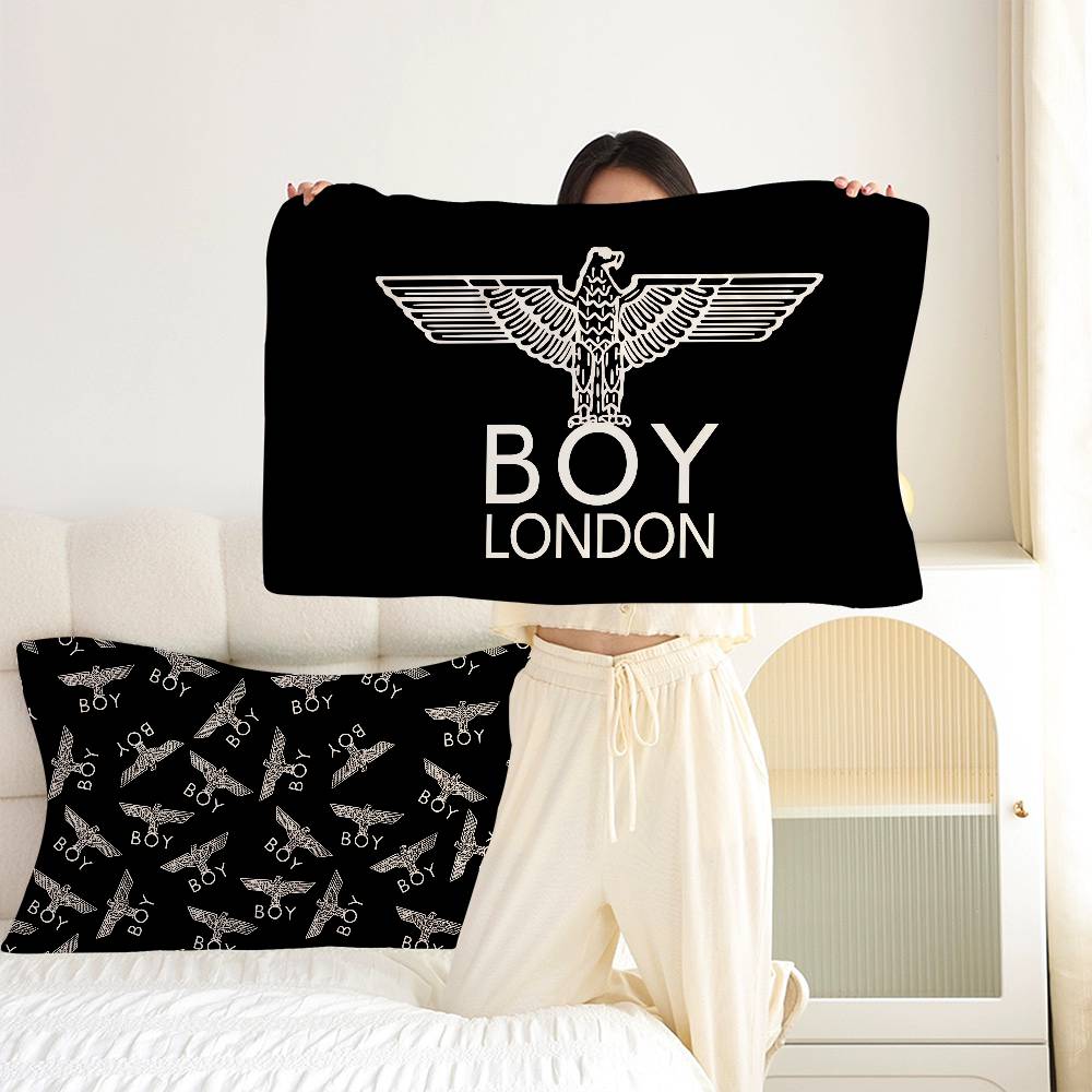 Home Textiles London - مناشف ووسائد كرتونية كلاسيكية بشعار B-Boy