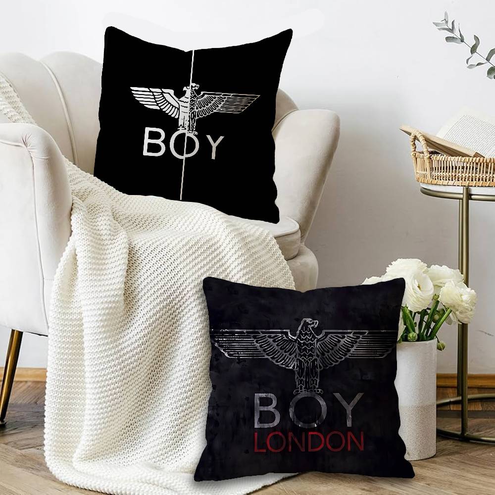 أغطية وسائد كلاسيكية بشعار B-B - مراجعة Home Textiles London وسعره